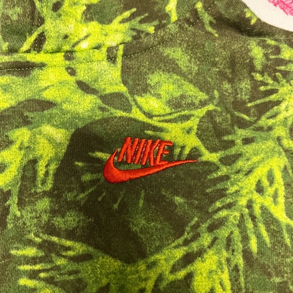 Nike Green Camouflage Hoodie - Picture 3 of 4